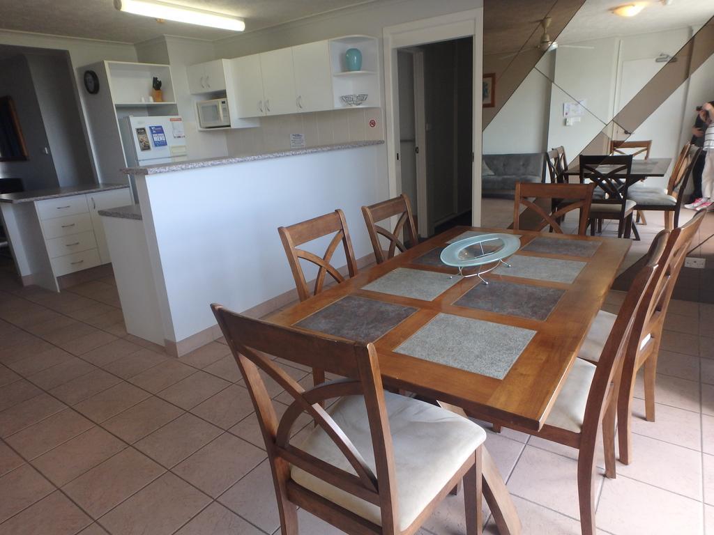 Burleigh Gardens North Hi-Rise Holiday Apartments Gold Coast Room photo