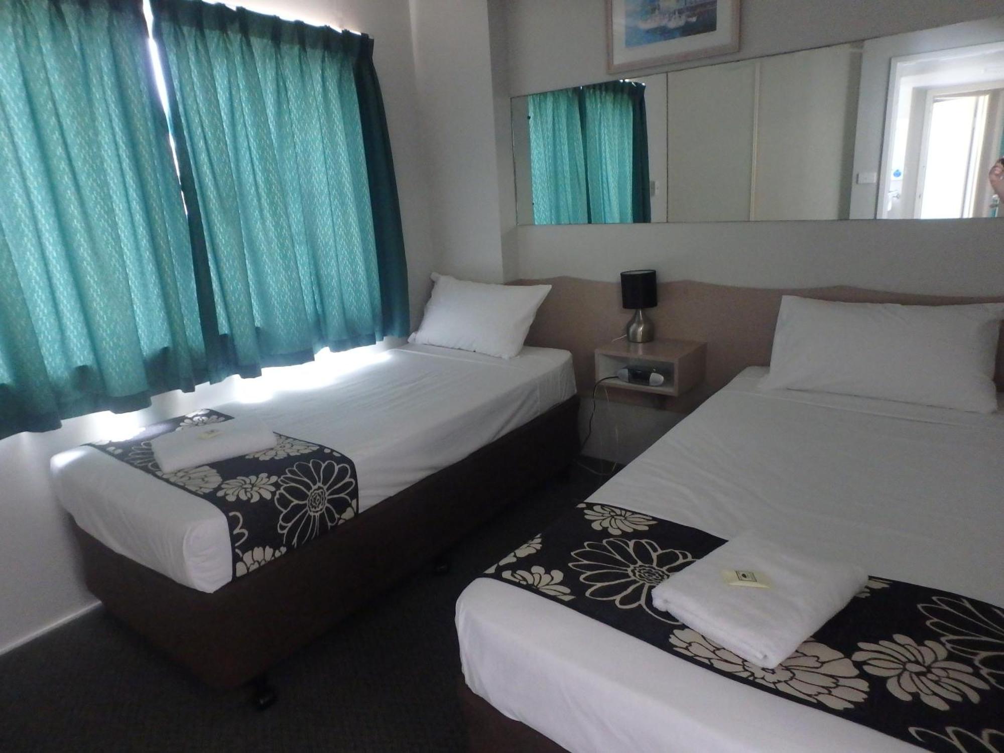 Burleigh Gardens North Hi-Rise Holiday Apartments Gold Coast Room photo